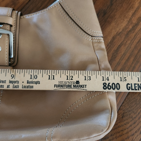 Coach Hamptons Big Buckle Medium Beige Leather Hobo F11197 - Picture 9 of 16